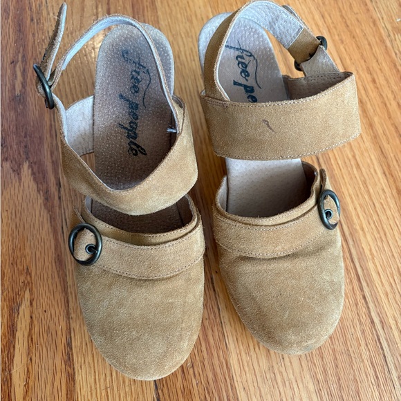 Free People Women’s Park Circle Tan Suede Platform Clog Heels - size 40 - Picture 3 of 10